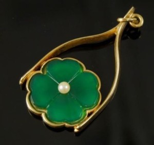 Lucky Charm Four Leaf Clover 14k Gold Pearl Enamel Necklace Pendant